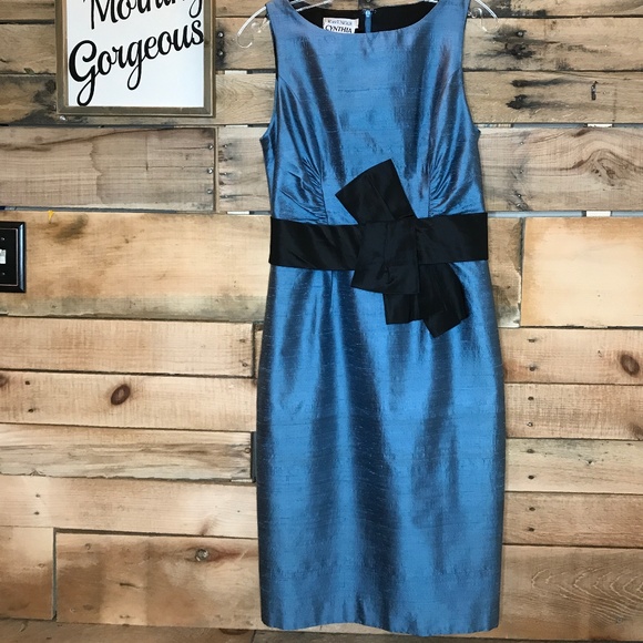 Kay Unger Dresses & Skirts - Kay Unger knee-length formal sheath dress with bow